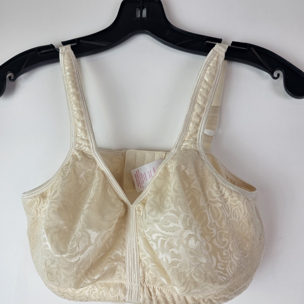 Breezies 34DD Beige Lace Seamless Wirefree Bra No Padding Wireless Everyday